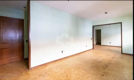 Apartamento amplo Av. Independência com 4 quartos e vaga escriturada.
