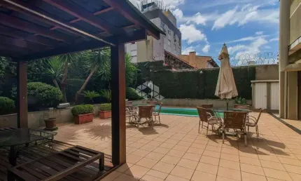 Casa à venda em Petrópolis com 320 m², 3 quartos, 1 vaga
