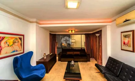 Apartamento mobiliado de 3 quartos, 1 suíte e 2 vagas de garagem no Petrópolis.