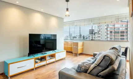 Apartamento com 95m² e 3 dormitórios, 1 suíte, 2 vagas no bairro Jardim Botânico em Porto Alegre
