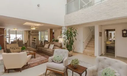 Casa 3 dormitórios, 3 suítes, 3 vagas, Ipanema, Porto Alegre.