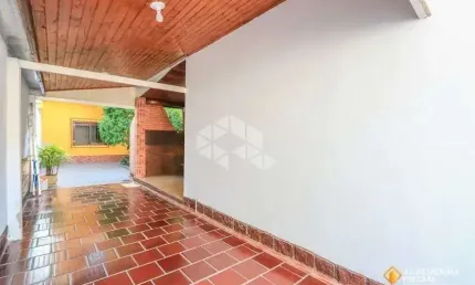 Duas casas de alvenaria, no bairro chácara das pedras.