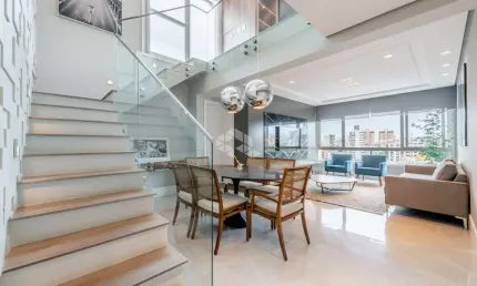 Cobertura com 3 suites e 3 vagas com vista para o Guaíba no bairro Menino Deus.