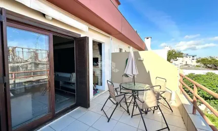 Cobertura 2 dormitórios, sendo uma suíte, 1 vaga de garagem coberta e escriturada  no bairro jardim botânico.