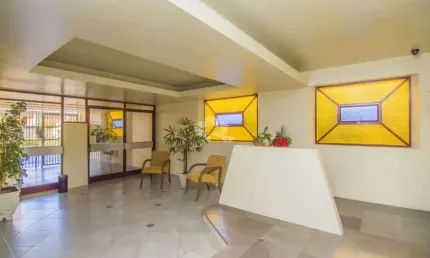 Apartamento de 2 quartos e vaga de garagem no bairro Petrópolis em Porto Alegre.