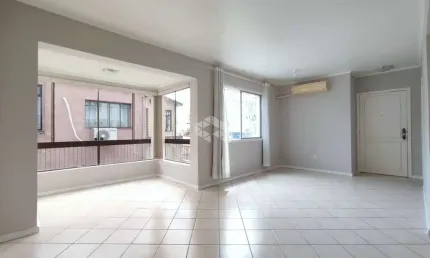 Apartamento de 2 quartos com sacada e vaga de garagem no bairro petrópolis