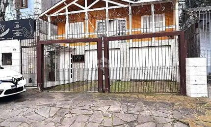 Casa à venda - 3 dormitórios com suíte, piscina e espaço gourmet
