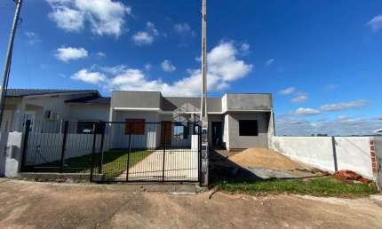 CASA GEMINADA COM EXCELENTE LOCALIZAÇÃO - 02 DORMITÓRIOS