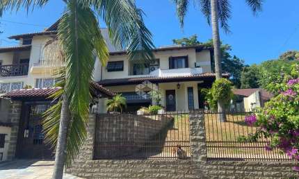 CASA COM 3 DORMITÓRIOS E UMA SUÍTE MASTER EM SANTA CRUZ DO SUL