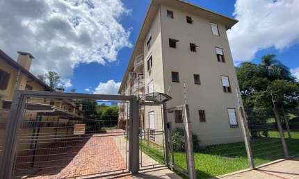 Apartamento térreo com 3 dormitórios e pátio privativo, no Bairro Universitário!