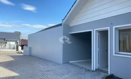 Casas geminadas 02 dormitórios, em fase final de construção no bairro esmeralda.