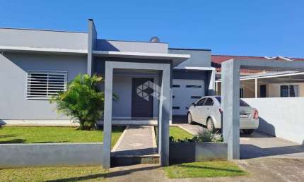 CASA COM 3 DORMITÓRIOS, SENDO 1 SUITE, SEMIMOBILIADA EM VERA CRUZ!!