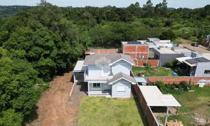 Casa ampla, 03 dormitórios, desocupada e pronta pra morar na João Alves!!!