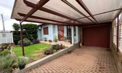 Casa 02 dormitórios e amplo quintal em Linha Santa Cruz