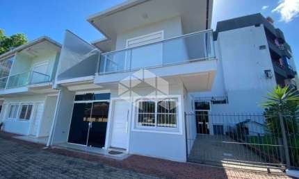 Duplex de Esquina com pátio individual, 03 dormitórios