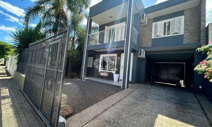Casa de 3 dormitórios com piscina no bairro Castelo Branco!