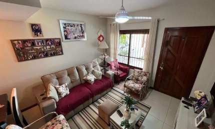 Casa Triplex de ponta com amplo quintal - EXCLUSIVO