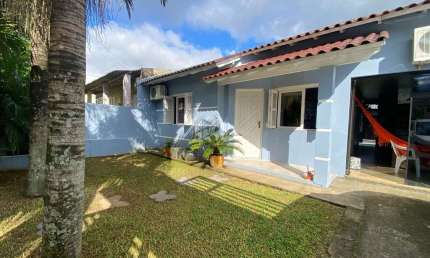 CASA COM PISCINA E DOIS DORMITÓRIOS NO BAIRRO ALIANÇA