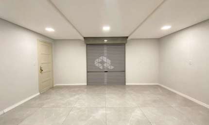 Casa comercial reformada com estacionamento em Santa Cruz do Sul