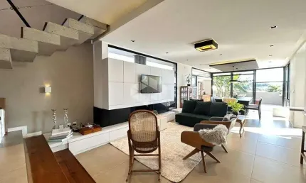 Casa semimobiliada de 3 dormitórios no condomínio Belle Ville!