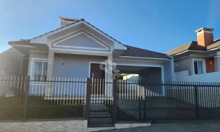 Casa de 3 dormitórios a venda no loteamento Estância Jardim