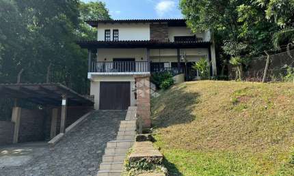Casa com 3 dormitórios, sendo uma suite no bairro Santo Inácio!