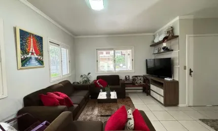 Casa com 4 dormitórios sendo 1 suite, no bairro santo inácio