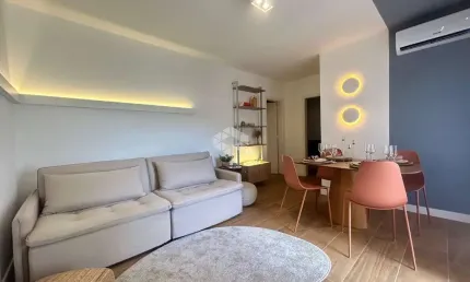 Apartamento central, totalmente mobiliado e decorado!