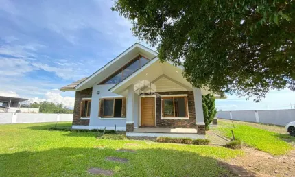 Casa semimobiliada 2 dormitorios e amplo patio em candelária