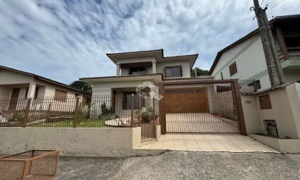 Casa com 3 dormitórios, sendo 1 suite, no bairro arroio grande