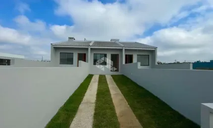 Geminado com pátio grande 02 dormitórios em vera cruz