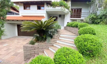Casa semimobiliada com piscina e 05 dormitórios no higienópolis