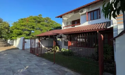 Duplex com pátio no bairro santo inácio - 03 dormitórios