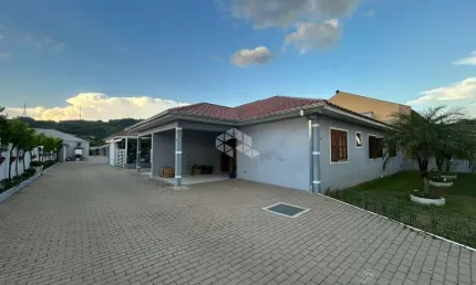 Casa geminada de 3 dormitórios no bairro arroio grande!