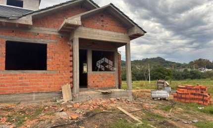 CASA EM CONTRUÇÃO COM 02 DORMITÓRIOS SENDO 01 SUÍTE NO BAIRRO ALIANÇA