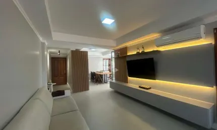 Apartamento central semimobiliado com 3 dormitórios!