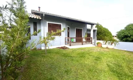 Casa 02 dormitórios com piscina no bairro arroio grande em santa cruz do sul!