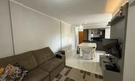 Apartamento no centro com 02 dormitórios e sacada gourmet!