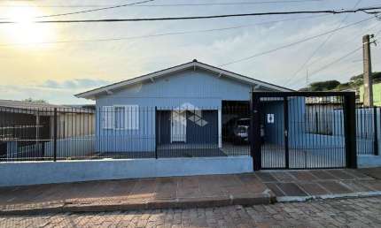 Casa com amplo quintal e 03 dormitórios - Arroio Grande!