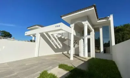 Casa geminada com 02 dormitórios, nova, na João Alves!