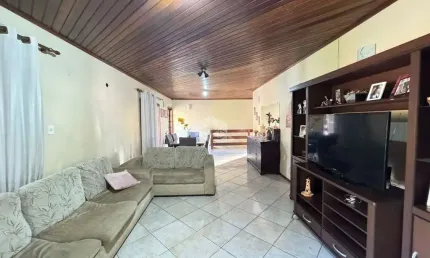Prédio comercial e apartamento amplo na parte superior, no bairro margarida