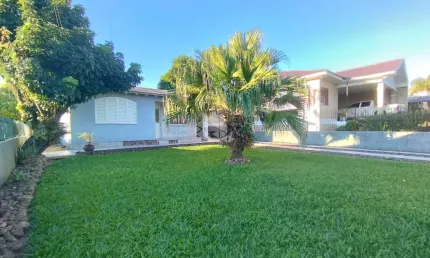 Casa com 3 dormitórios e pátio grande em santa cruz do sul