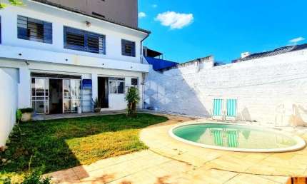 Casa com 3 quartos à venda na Rua Tamanday, 420, Nonoai, Santa Maria, 280 m2 por R$ 800.000