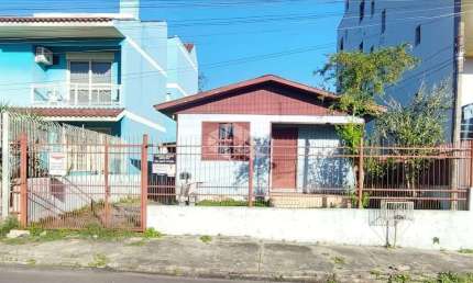 Casa com 3 quartos à venda na Rua Vinte e Oito de Setembro, 125, Duque de Caxias, Santa Maria