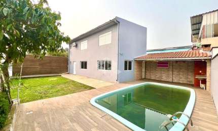Casa com Terreno Amplo e Piscina à Venda no Bairro Nonoay - Santa Maria/RS