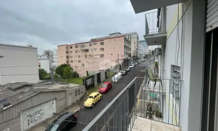 Apartamento amplo de 2 dormitórios no centro de santa maria - próximo à prefeitura