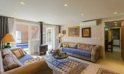 Casa com 450 m² e 3 quartos à venda no bairro Boa Vista.