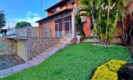 Casa com 407 m² e 5 quartos à venda no bairro Partenon