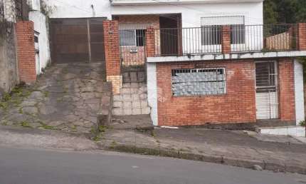 Casa com 100 m² e 4 quartos à venda no bairro Glória.