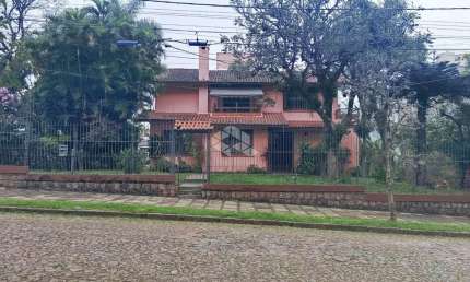 Casa com 400 m² e 5 quartos à venda no bairro Cristal.